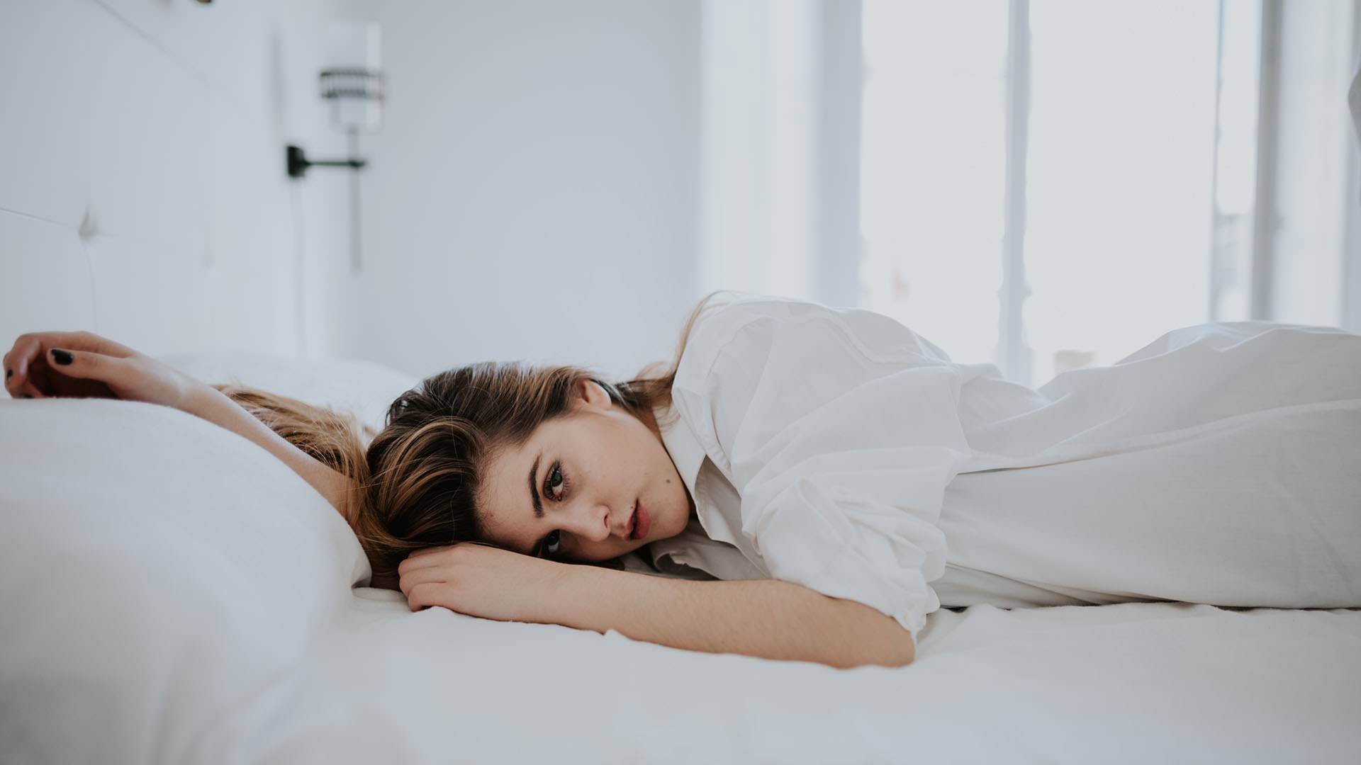 Maquillaje y peluquería en tu sesión boudoir — by Víctor Ruiz